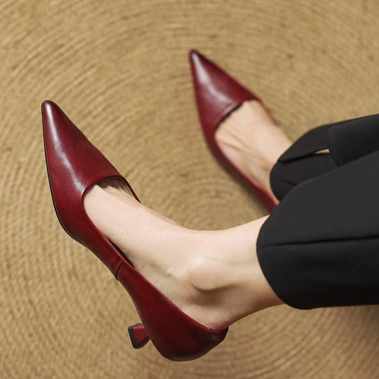 Pauline – Spetsiga pumps | Margot Montreux