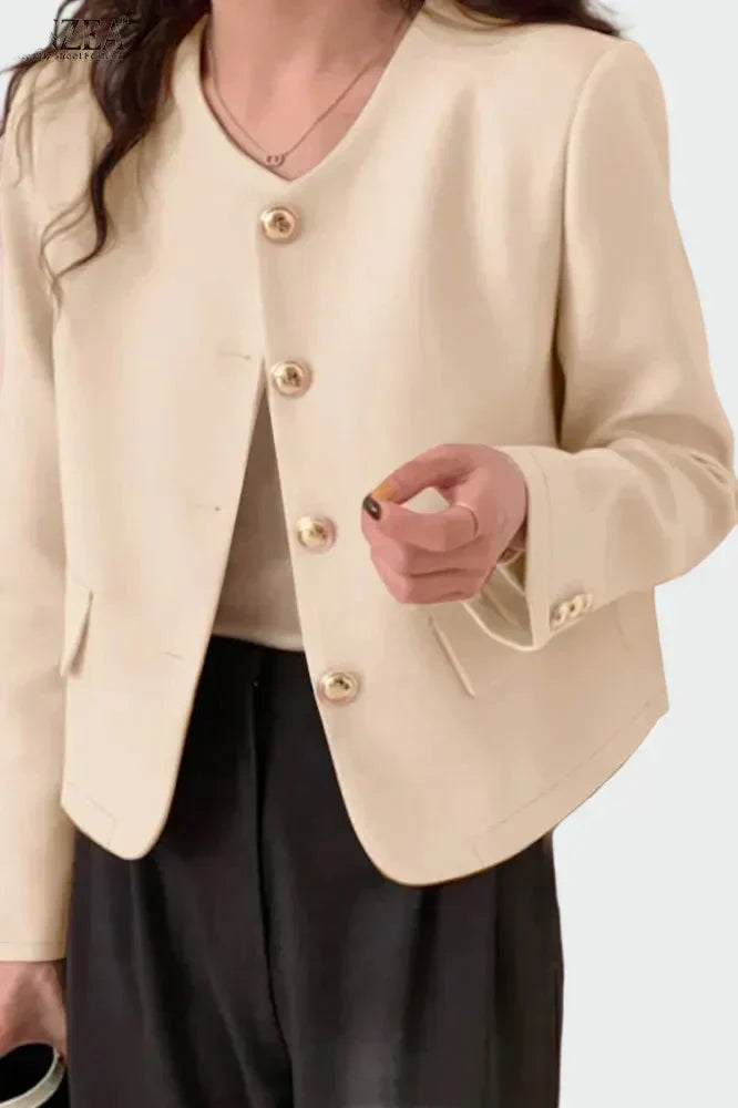 Ross – Elegant kappa med guldknappar | Margot Montreux
