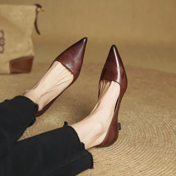 Pauline – Spetsiga pumps | Margot Montreux