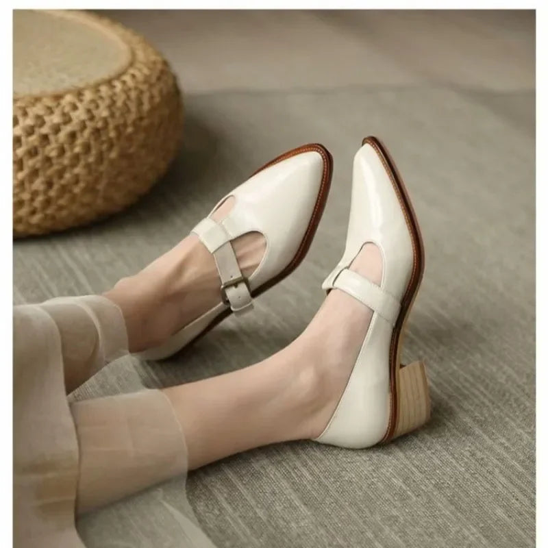 Lola – Spetsiga pumps | Margot Montreux